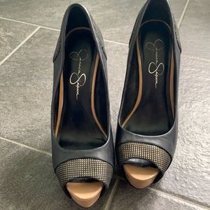 Jessica Simpson pumps